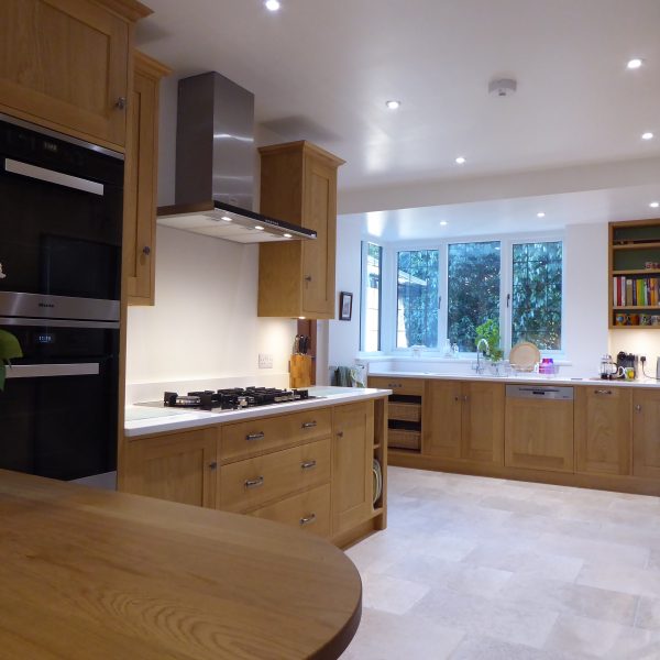 A light and contemporary Oak kitchen