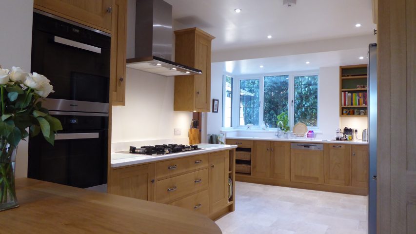 A light and contemporary Oak kitchen