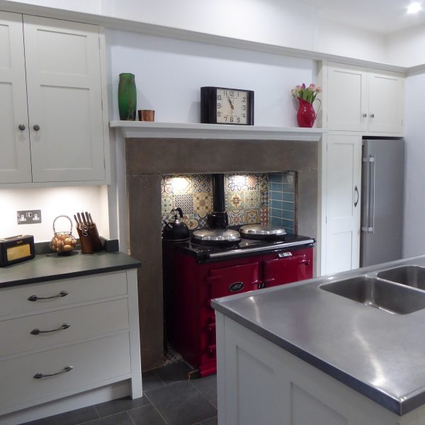 Painted Arts & Crafts Kitchen with Oak Detailing