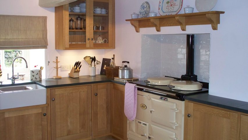 Compact Bespoke Cottage Kitchen