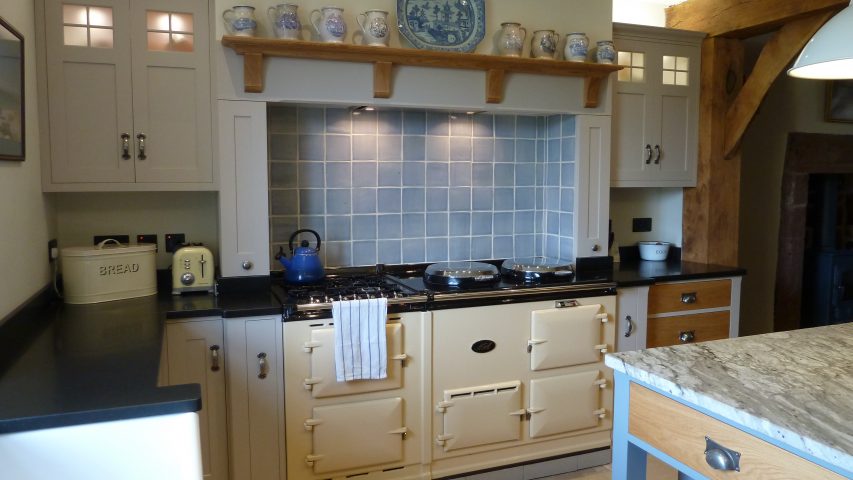 Traditional Shaker kitchen